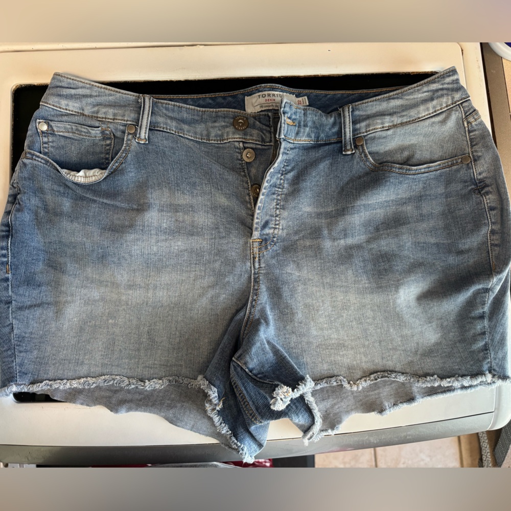Torrid Cut-Off Short Shorts Buttonfly with Vintage Wash size 22